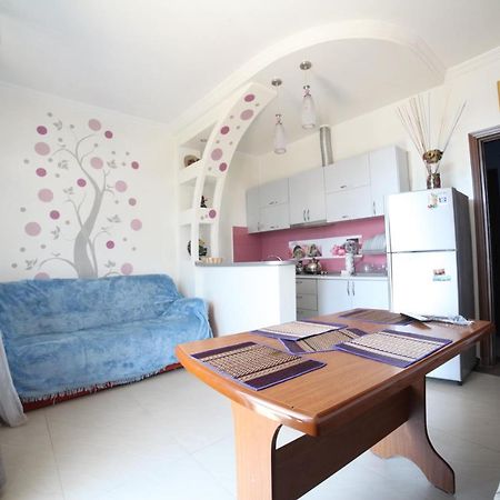 Apartment On Lermontova Batumi Exterior photo