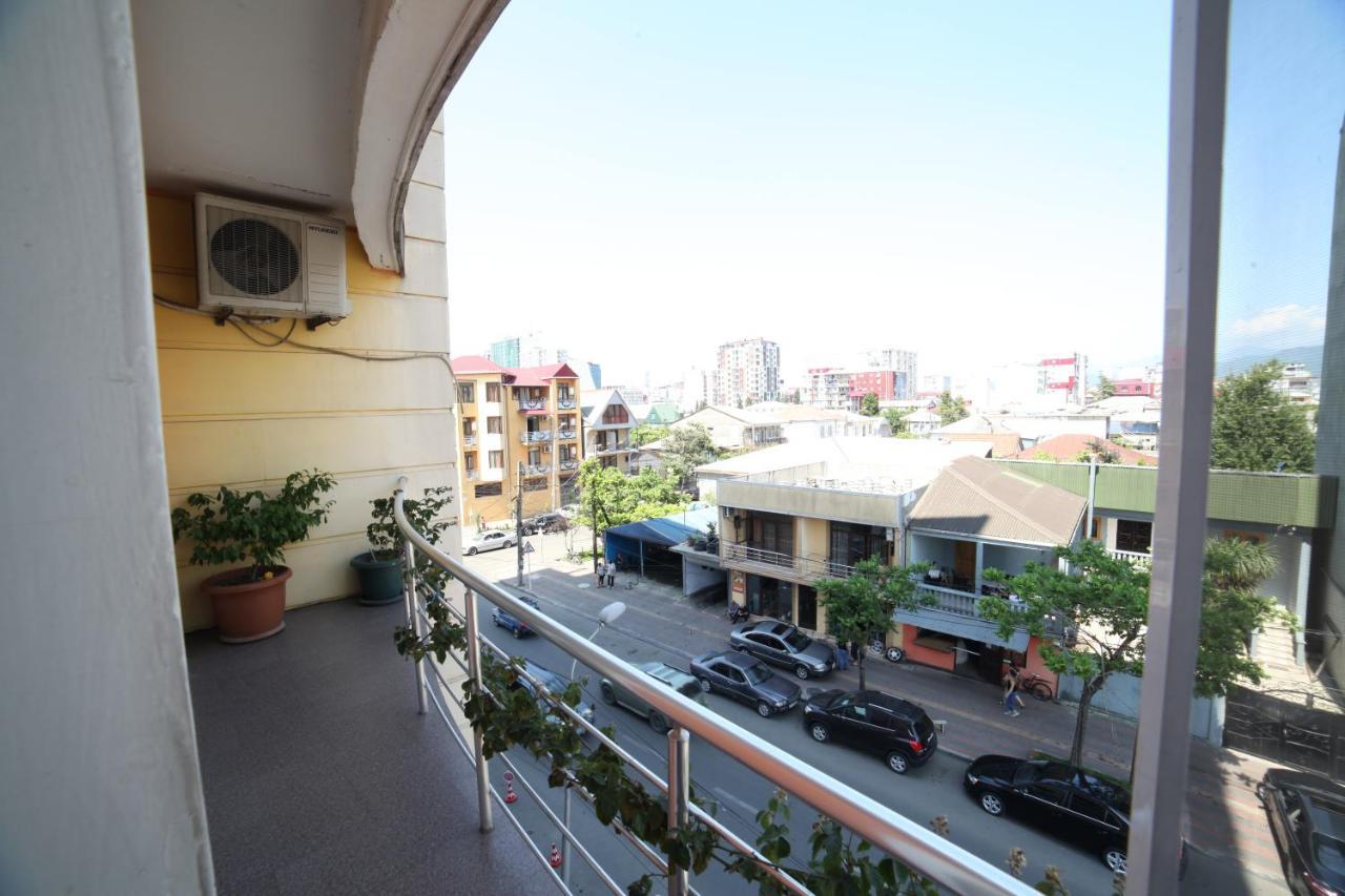 Apartment On Lermontova Batumi Exterior photo