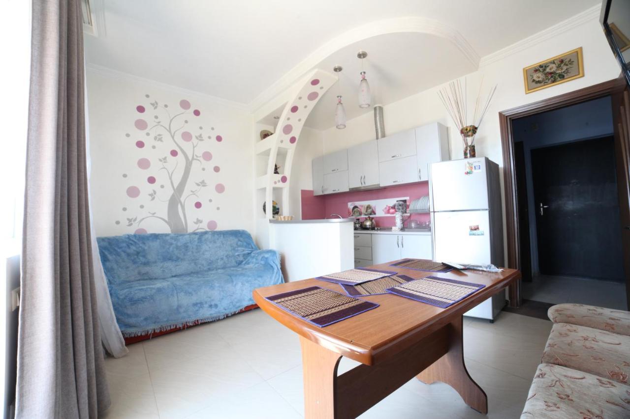 Apartment On Lermontova Batumi Exterior photo
