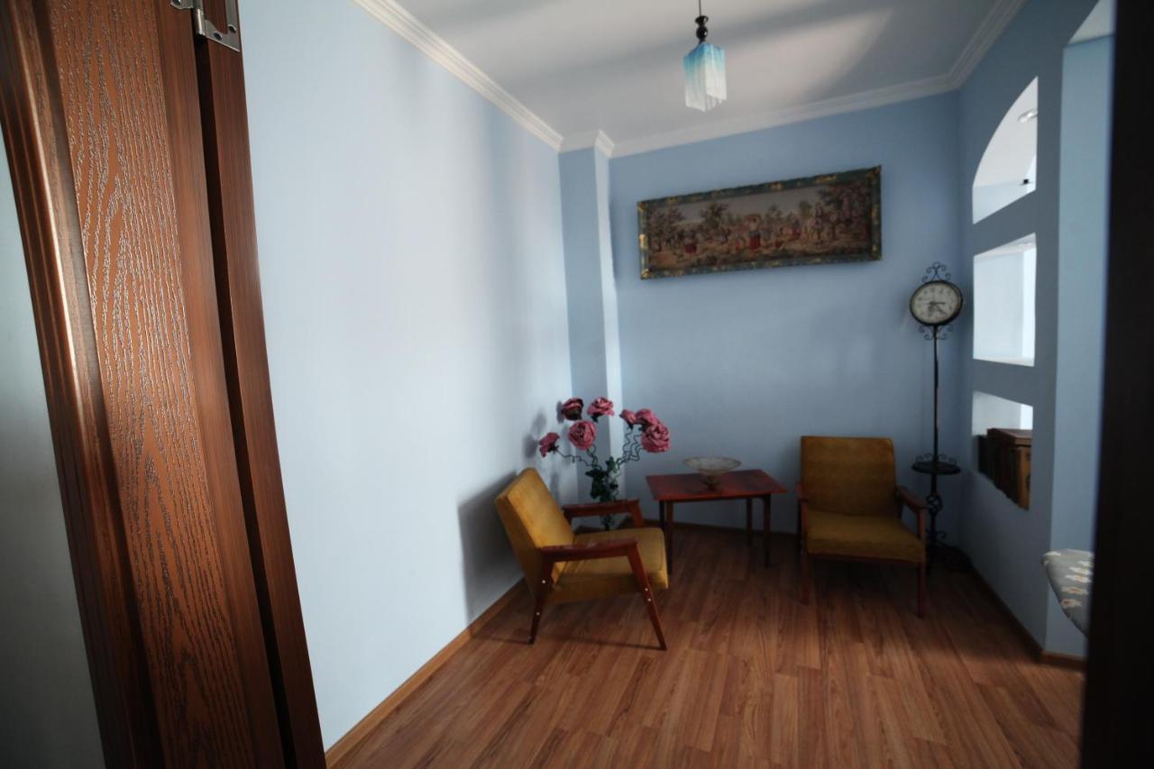 Apartment On Lermontova Batumi Exterior photo
