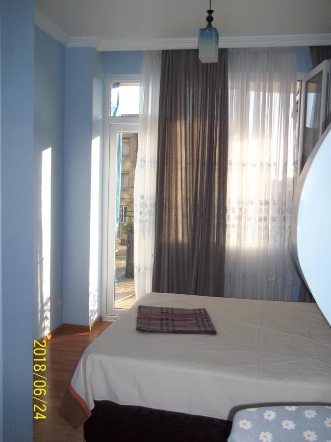 Apartment On Lermontova Batumi Exterior photo