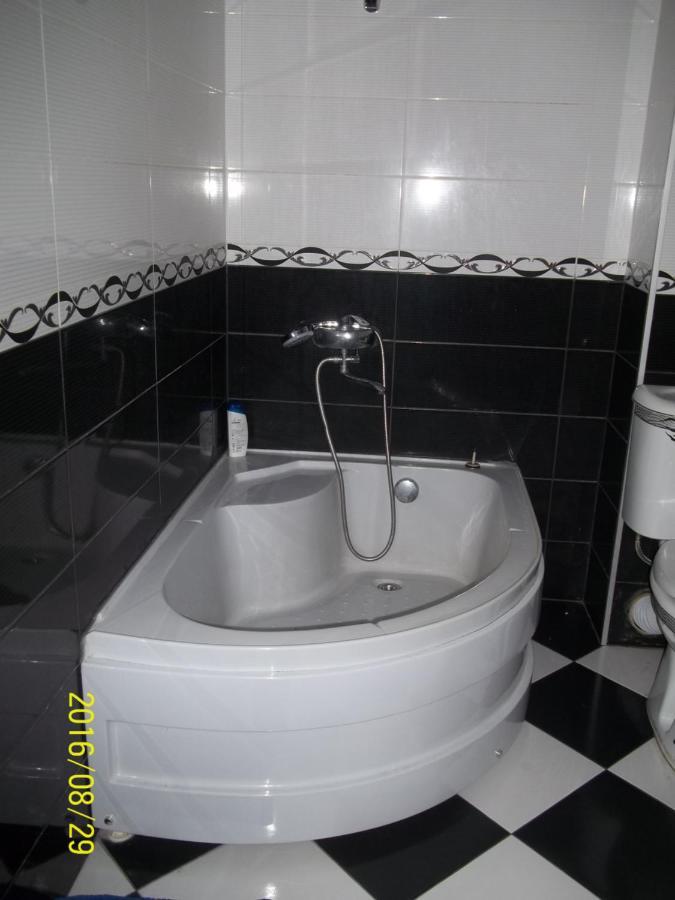 Apartment On Lermontova Batumi Exterior photo