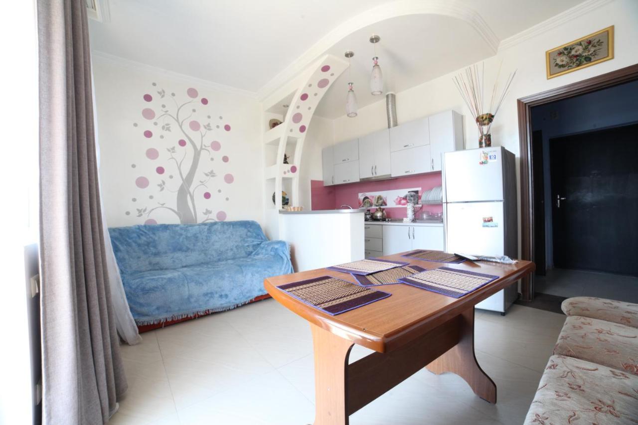 Apartment On Lermontova Batumi Exterior photo